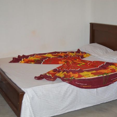 Half Moon Beach Resort Addaippallam Ngoại thất bức ảnh